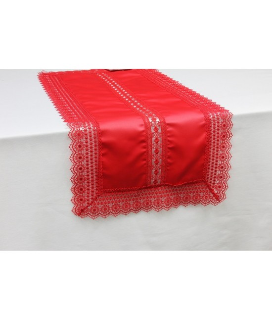 Runner tavola natalizio in raso con inserto e macrame' - sd121392. : Colore - Rosso, Tessuto - Poliestere, Misura - 40x120 cm