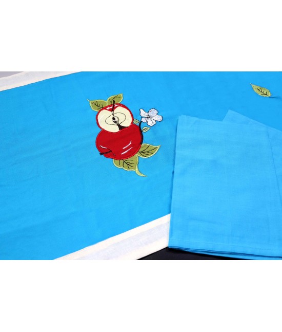 Runner tavola con bordo applicato - 1033. : Colore prodotto - Azzurro, Tessuto - Cotone, Variante - Mele, Misura - 40x140 cm
