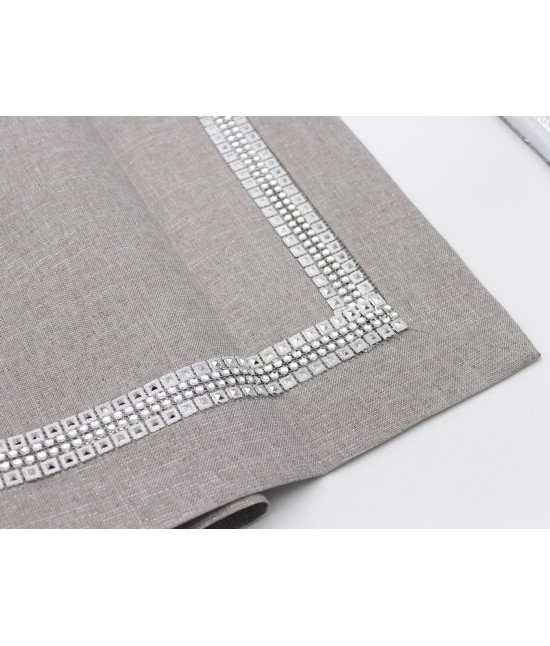 Centro quadrato in lurex con bordo in microborchie e brillantini : h002-1129 : Tessuto - Poliestere, Misura - 90x90 cm, Colore prodotto - Grigio chiaro
