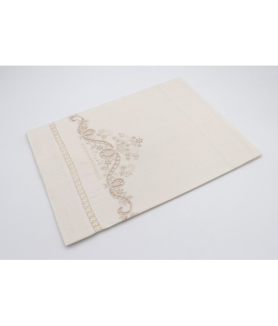 Blanco raya - Completo asciugamani 1+1 in puro lino con ricamo a mano e intagli arabeschi: nb1361.