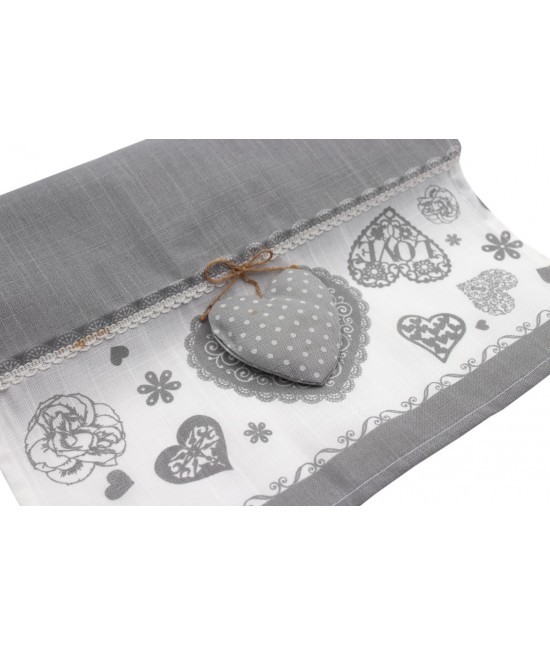 Runner rettangolare fantasia shabby stampa con cuori passamaneria e applicazione cuore imbottito grigio: sd170215 : Colore prodotto - Grigio, Tessuto - Poliestere, Misura - 40x130 cm