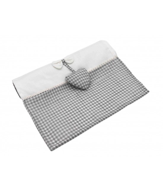 Blanco raya - Runner in poliestere decorato con stampa e applicazione cuore inserto tessuto vichy grigio: sd175068