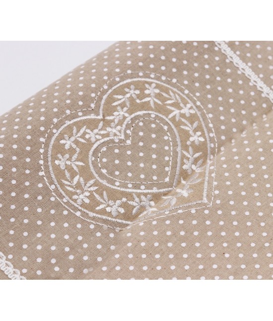 Runner stampato con fantasia pois e ricamo motivo cuore. sd162641 ecru