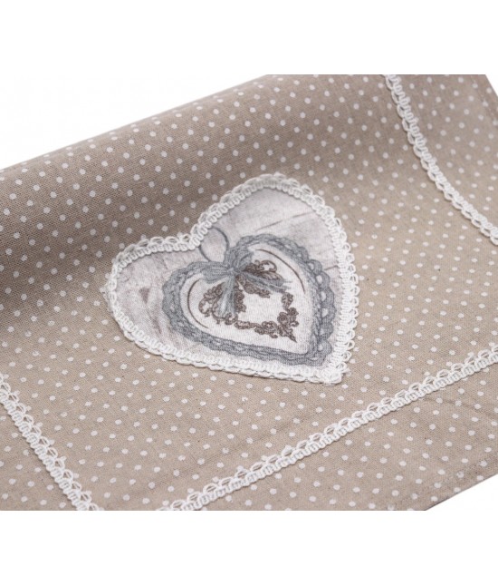 Runner stampato con fantasia pois e applicazione patchwork motivo cuore. sd165579 ecru